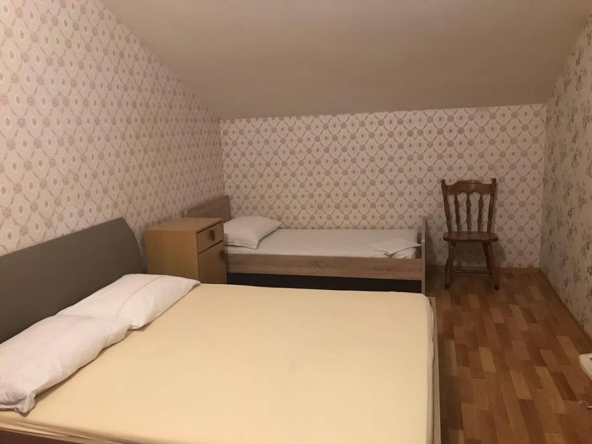 Big 4-Bedroom Apartment Perica, ポドストラナ エクステリア 写真