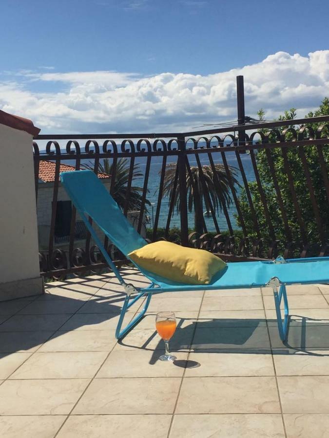 Big 4-Bedroom Apartment Perica, ポドストラナ エクステリア 写真