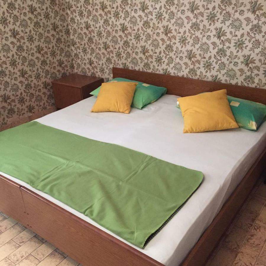 Big 4-Bedroom Apartment Perica, ポドストラナ エクステリア 写真