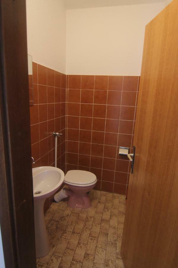 Big 4-Bedroom Apartment Perica, ポドストラナ エクステリア 写真